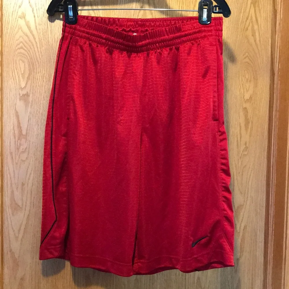 Nike Layup M red 10.5” woven nylon basketball athletic shorts black trim VGUC
